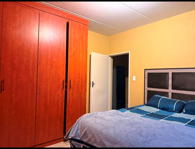 2 BEDROOM APARTMENT FOR SALE IN WATERVAL EAST